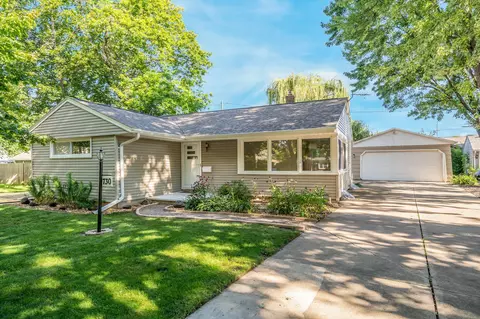 730 Carver Ln, Menasha, WI 54952