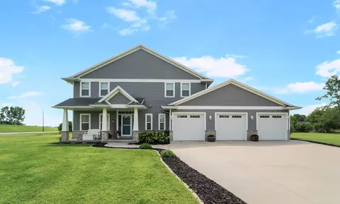 120 Sturgis Ln, Neenah, WI 54956
