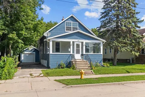726 W 10th Ave, Oshkosh, WI 54902