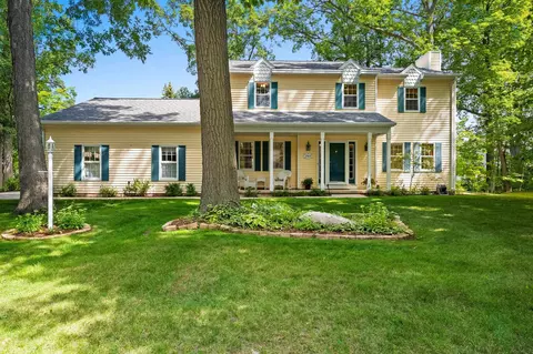 2861 Sleepy Hollow Dr, Green Bay, WI 54311