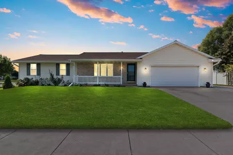1301 Meadow View Ln, De Pere, WI 54115