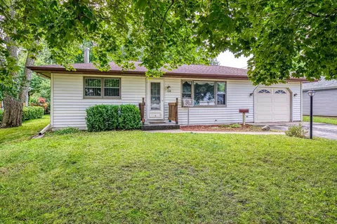 108 E Pine St, New London, WI 54961