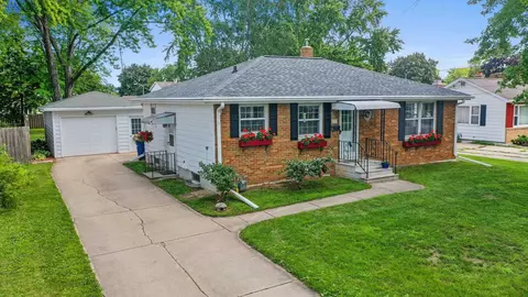619 E Mission Rd, Green Bay, WI 54301