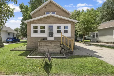 617 3rd St, Menasha, WI 54952