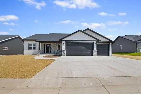 290 Rainbow Ct, Green Bay, WI 54303