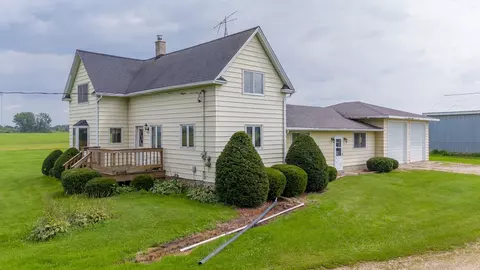 8337 Jacquis Rd, Winneconne, WI 54986