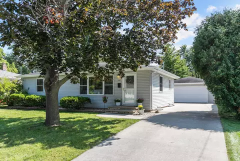 207 E Peckham St, Neenah, WI 54956