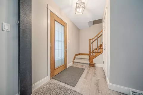 Entry Way - 1207 W Grant St, Appleton, WI 54914 photo 2 of 6