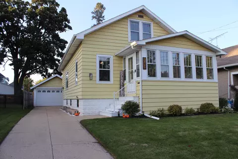 142 W 19th Ave, Oshkosh, WI 54902