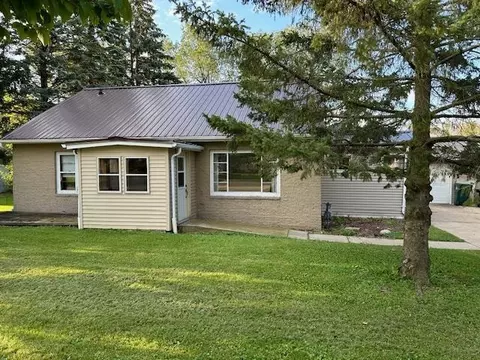 2535 Riverview Dr, Green Bay, WI 54313