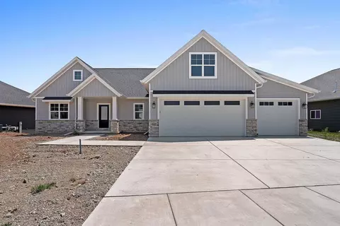 445 Rivers Edge Dr, Kimberly, WI 54136