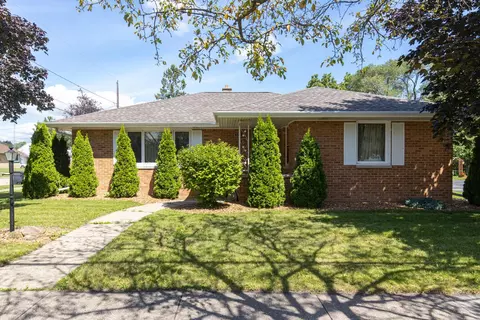 356 W 19th Ave, Oshkosh, WI 54902