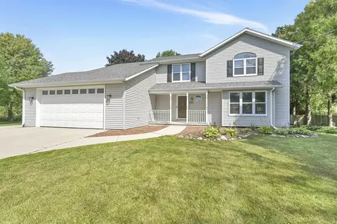 3924 Woodlawn Ct, Manitowoc, WI 54220