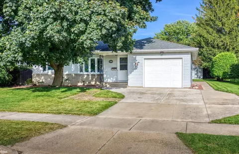1936 Henry St, Neenah, WI 54956