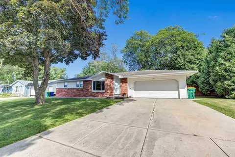 356 Laverne Dr, Green Bay, WI 54311