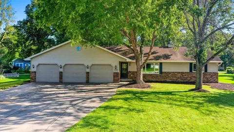 1343 Lexington Ct, Oneida, WI 54155