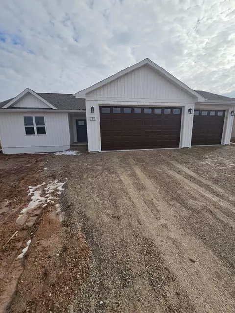 2111 White Dove Ln, Kaukauna, WI 54130