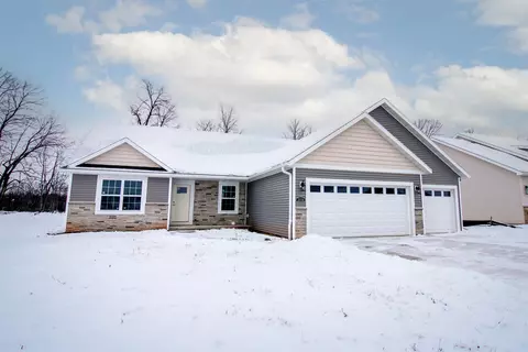 2016 Louie Ln, Neenah, WI 54956