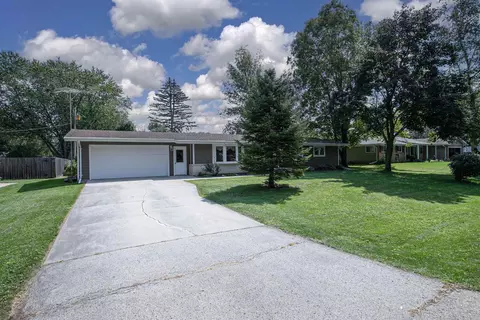 797 Fieldcrest Dr, Neenah, WI 54956