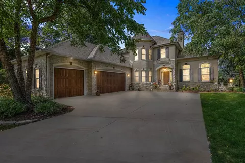 1367 Firefly Ct, Neenah, WI 54956