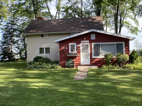 w4436 Crystal Drive, Cecil, WI 54111