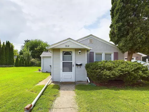 918 Merrill St, De Pere, WI 54115