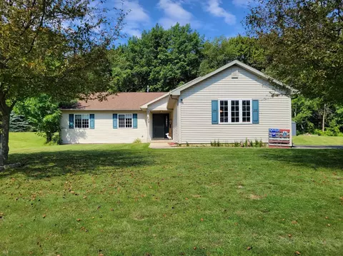539 Island View Cir, Hustisford, WI 53034