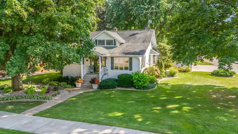 525 Wolf River Dr, Fremont, WI 54940