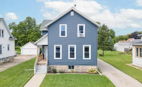 1621 Nebraska St, Oshkosh, WI 54902
