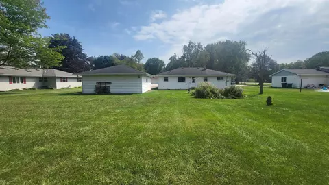 2440 W Roberts Ave, Appleton, WI 54914 photo 2