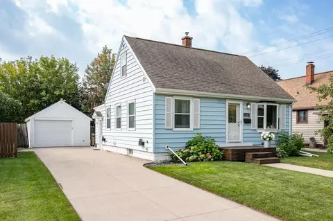 953 Adams St, Neenah, WI 54956