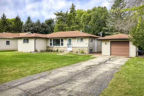 512 Chain Dr, Appleton, WI 54915