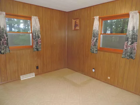 Bedroom - 11908 Sleeter Rd, Suring, WI 54174 photo 2 of 2