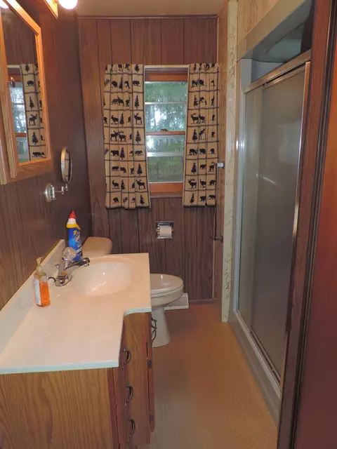 Bath - 11908 Sleeter Rd, Suring, WI 54174 photo 1 of 1