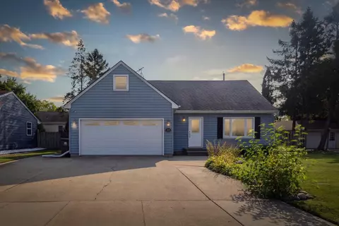 1530 Ames St, Neenah, WI 54956
