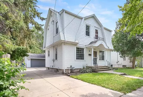 831 S Roosevelt St, Green Bay, WI 54301