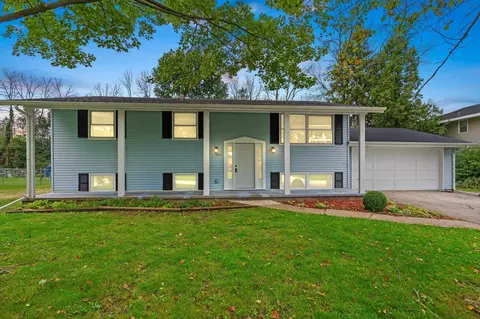 2415 Southwood Dr, Appleton, WI 54915