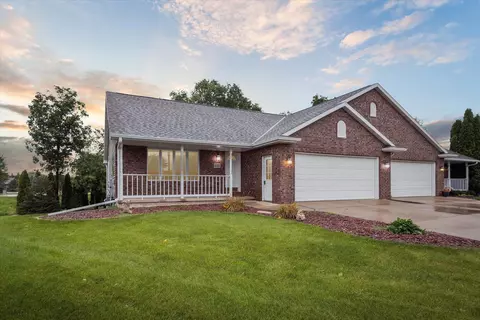 1766 Briarwood Ct, De Pere, WI 54115