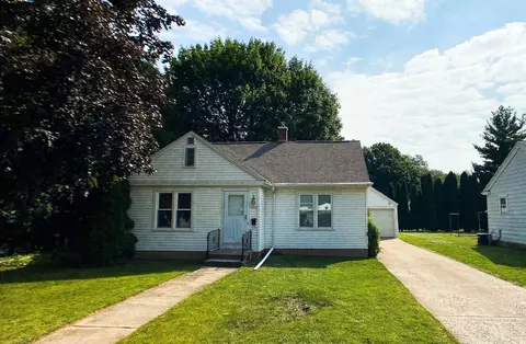 1936 Iowa St, Oshkosh, WI 54902