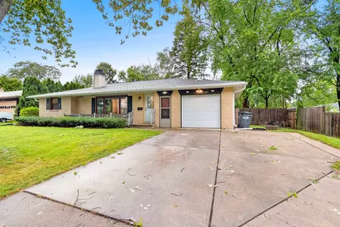 427 E Briar Ln, Green Bay, WI 54311