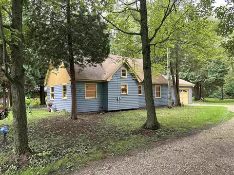 n5903 Lake Drive, Shawano, WI 54166