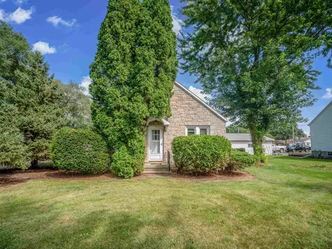 n8111 Lakeshore Drive, Friendship, WI 54937