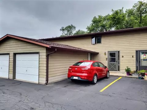 1525 Witzel Ave #D, Oshkosh, WI 54902