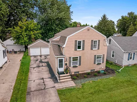 Exterior - 924 W Brewster St, Appleton, WI 54914 photo 9 of 9