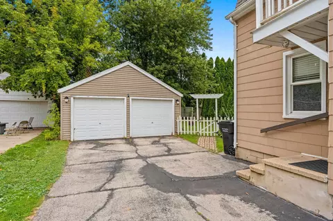 Exterior - 924 W Brewster St, Appleton, WI 54914 photo 8 of 9