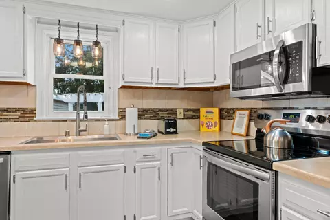 Kitchen - 924 W Brewster St, Appleton, WI 54914 photo 2 of 3