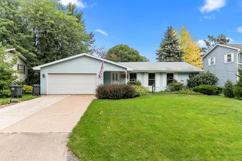 2208 W Larkspur Dr, Appleton, WI 54915