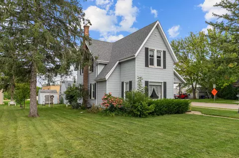1027 Desnoyer St, Kaukauna, WI 54130