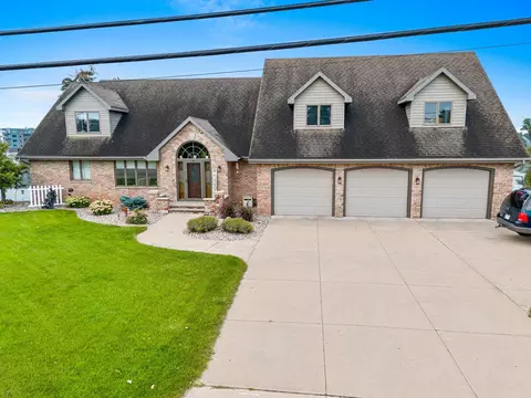 Exterior - 1819 W Main St, Appleton, WI 54911 photo 1 of 8