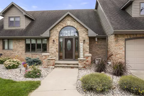 Exterior - 1819 W Main St, Appleton, WI 54911 photo 2 of 8